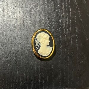 Elegant Gold and black Cameo pendant